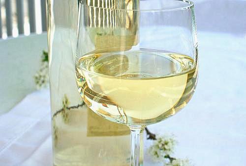 亿富酒园霞多丽干白清爽迷人