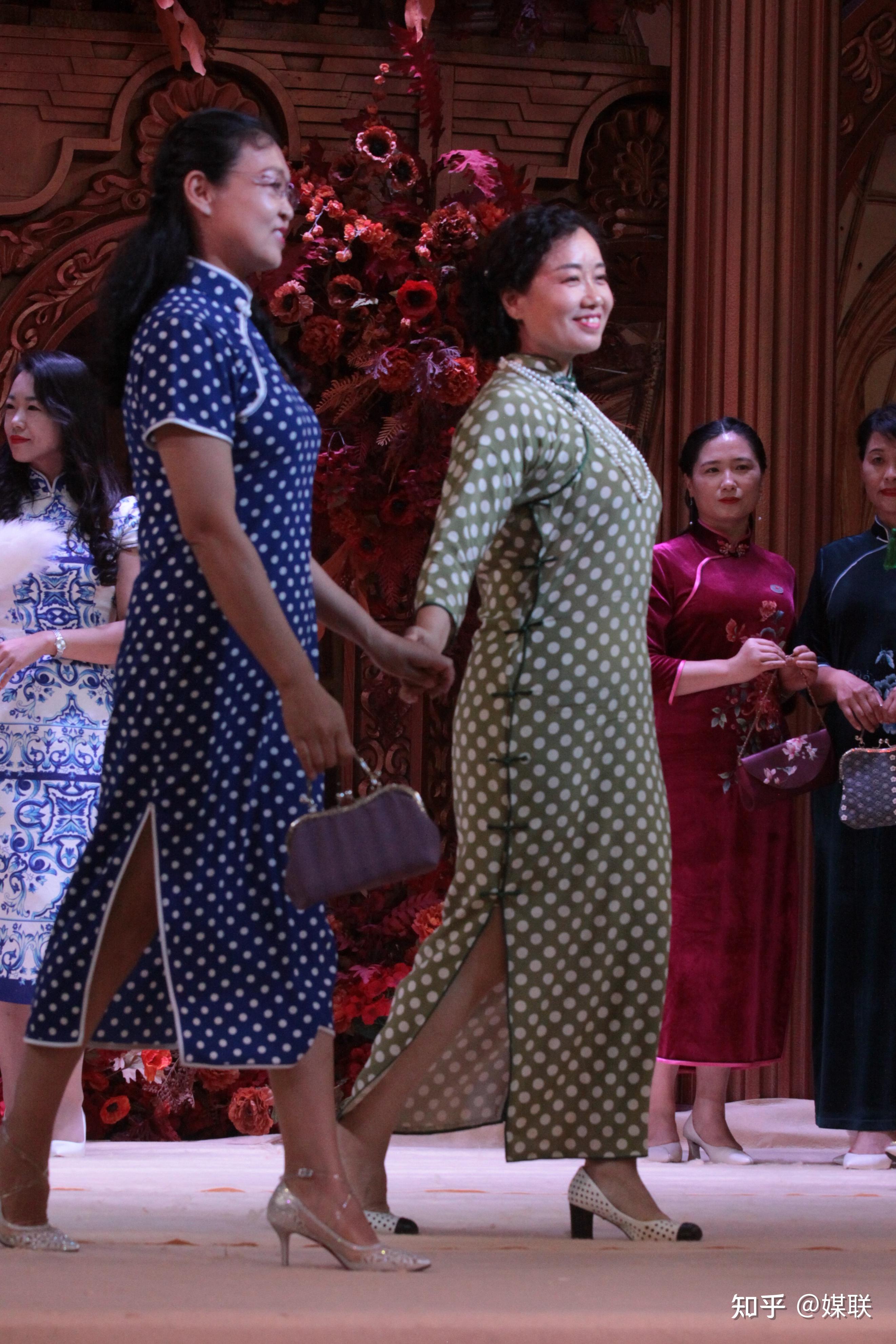 欢庆七一各显神通 佳丽旗袍秀出风采