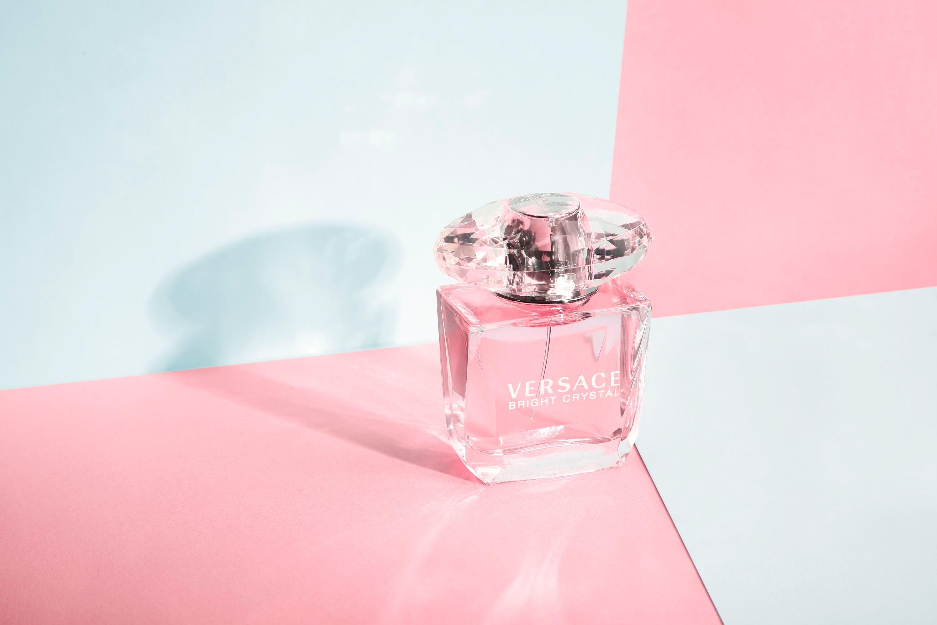 清新雅致的感性女士范思哲晶钻女士粉钻