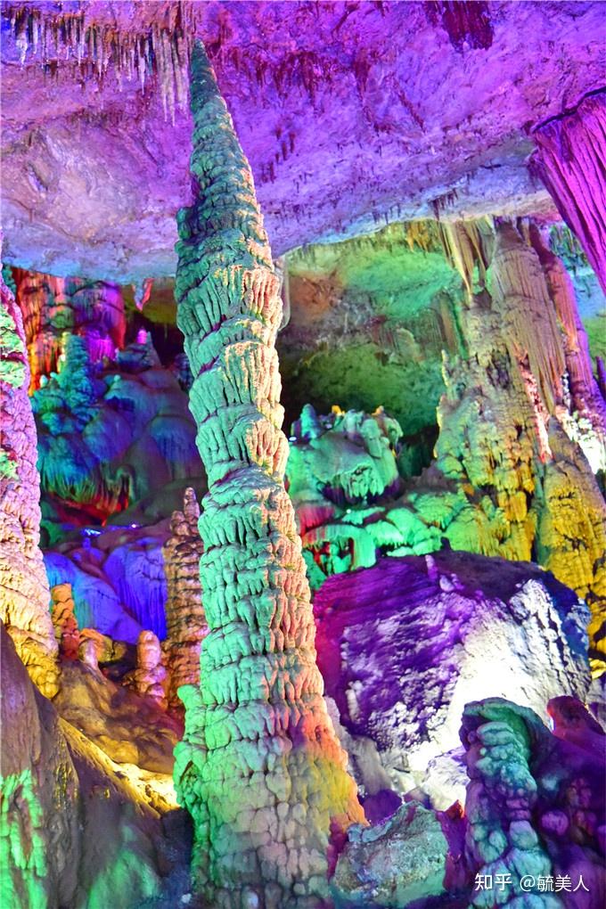 其中神笔仙洞有"洞中张家界,神笔马良画"之美誉,神笔仙洞分陆洞与水洞