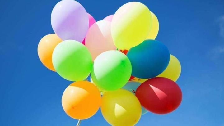 科学实验:带电的气球