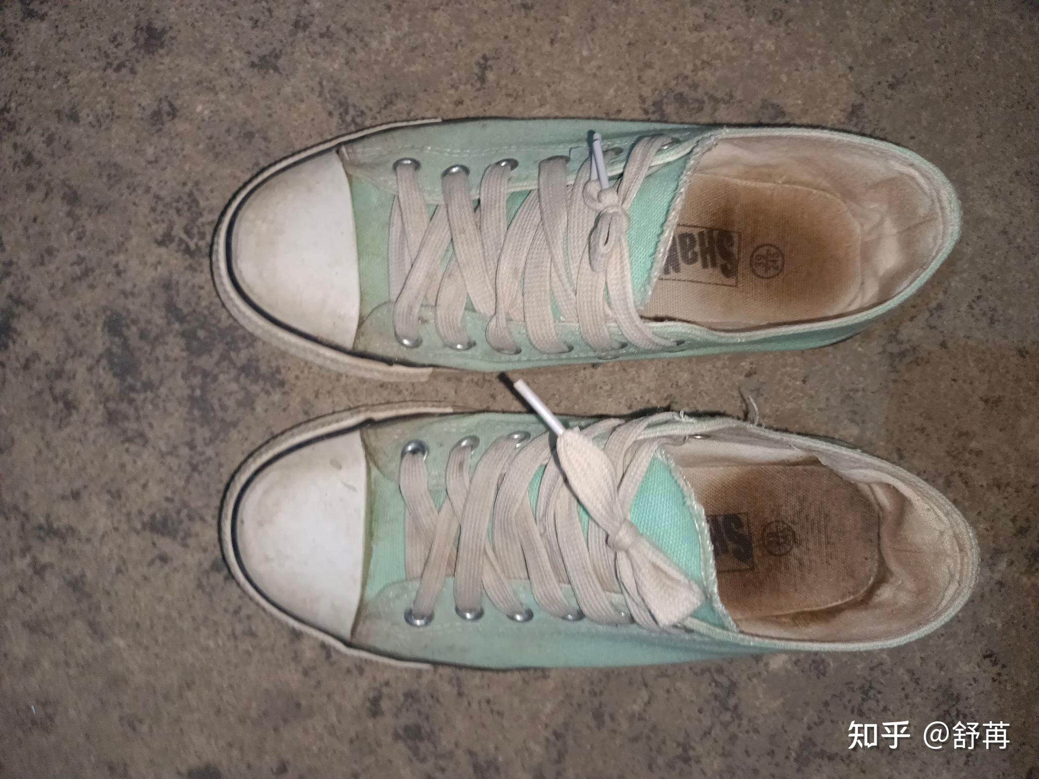 女生光脚穿帆布鞋是怎样一种体验