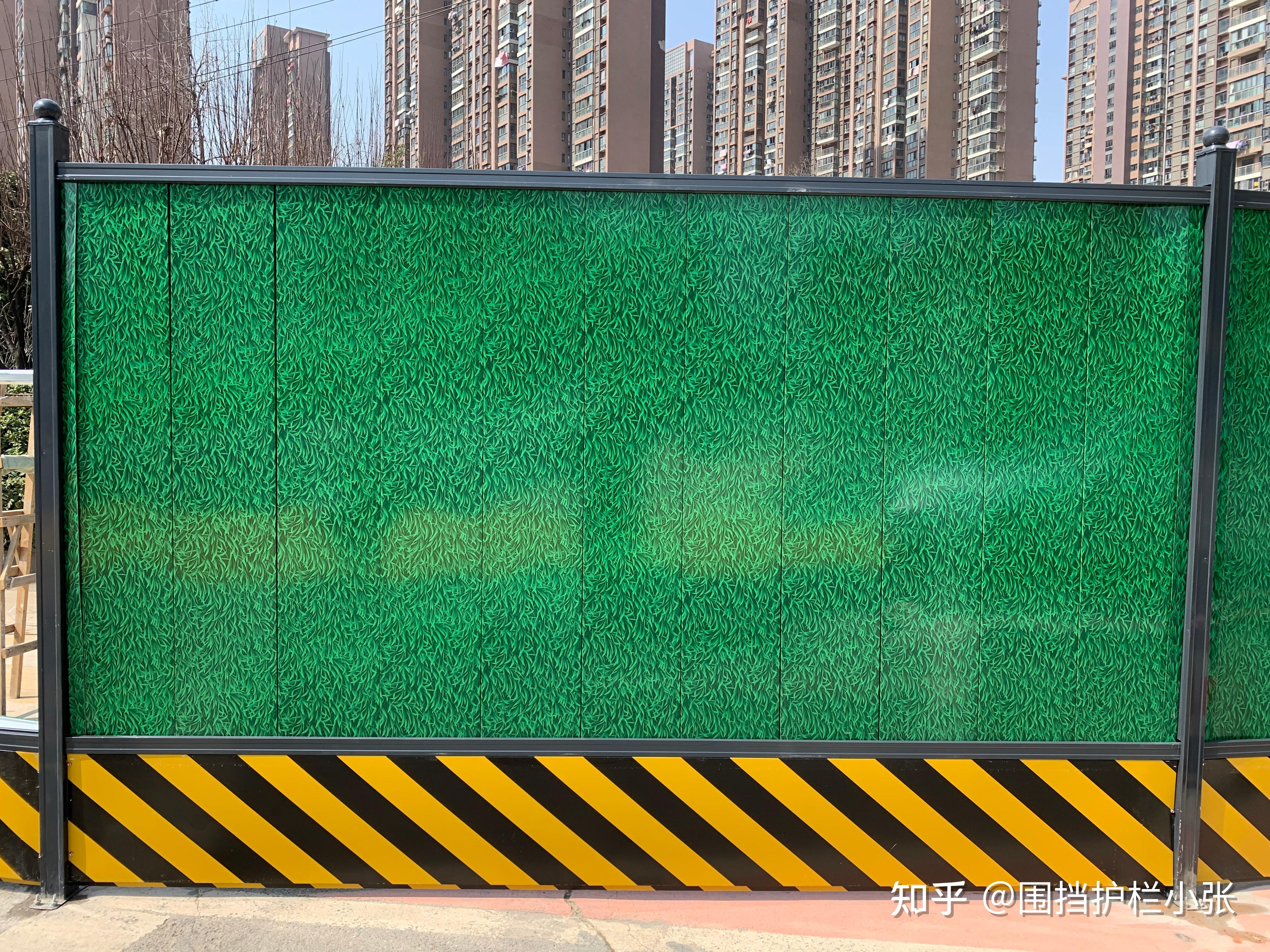 新型彩钢围挡的特点和安装方法