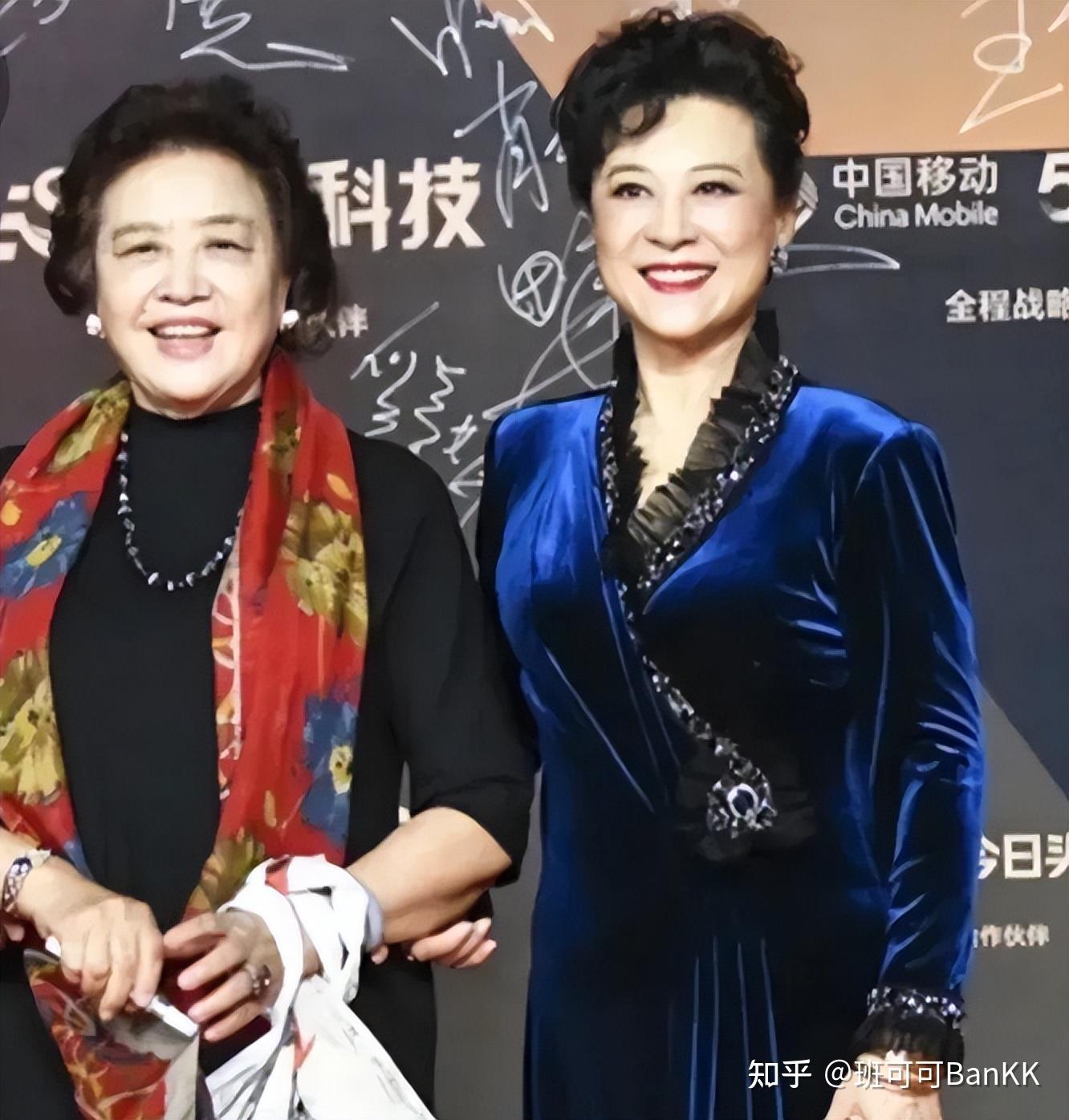 演员王馥荔:丈夫为娶她被开除,如今儿子王骁成了夫妻俩的骄傲