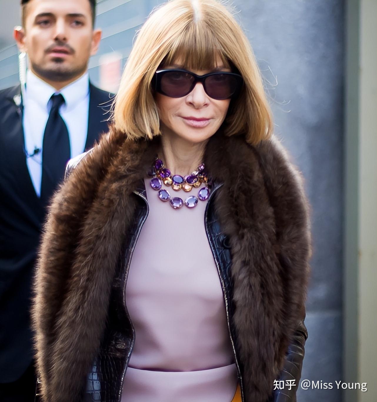 安娜温图尔作为vogue美国的主编为什么对时尚圈的影响那么大其它杂志