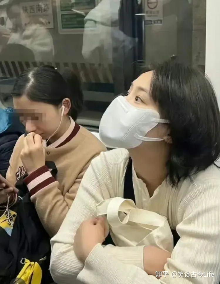 明星马思纯公开坐地铁,素颜出镜引争议! - 知乎