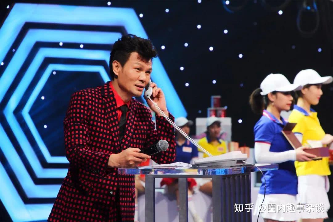 李彬生病后难得现身,现场全是美食佳肴,多次敬酒无人理 - 知乎
