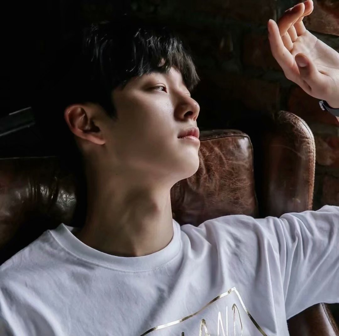 有没有什么很高清无水印的男生头像? - 知乎