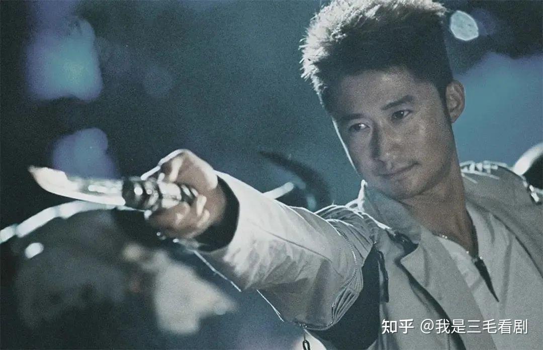 主演:甄子丹出生在广东广州,祖籍广东台山,2岁来到香港直到11岁移民