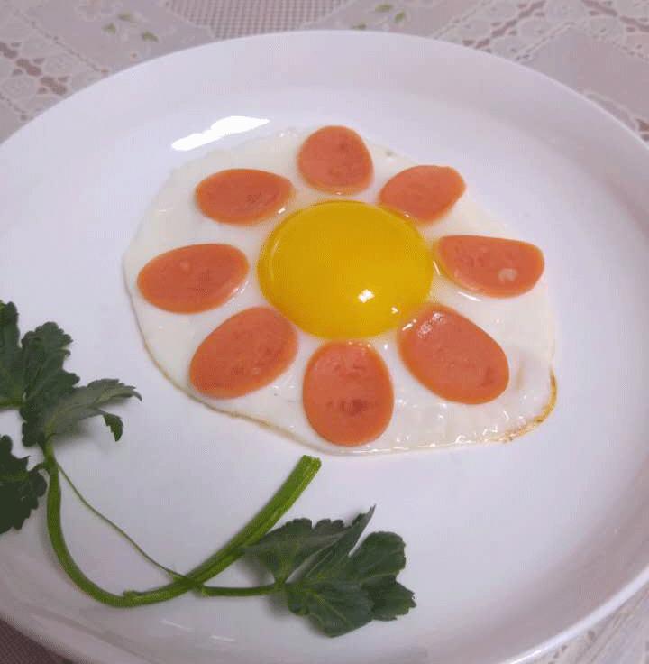 jess:老公给我做的爱心早餐,可爱又酷酷的骷髅头,上面是培根,看起来