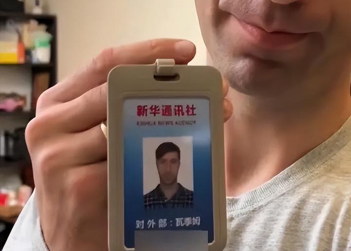 虎父未必有虎子新华社俄罗斯记者会五种语言儿子英语仅28分