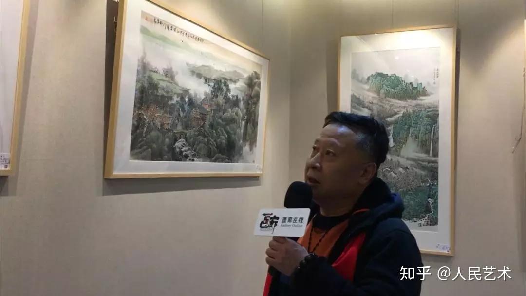 参展画家吕大江接受采访▲参展画家方树华接受采访▲参展画家许丽晴