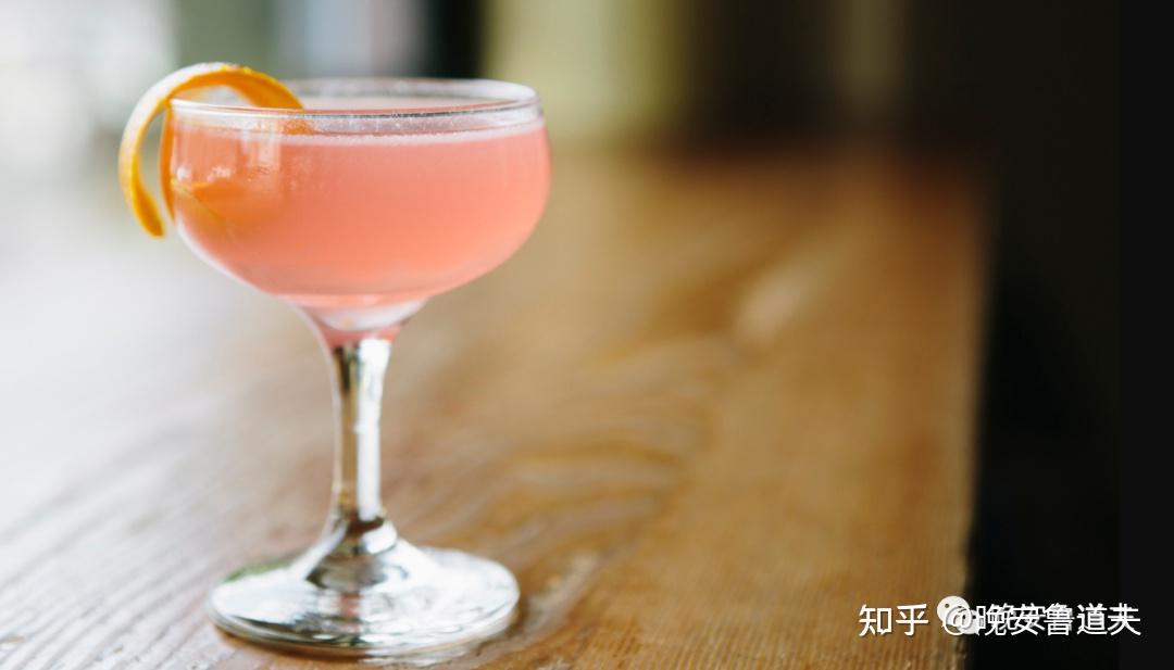 海相望的冷清城市)的一家餐厅心血来潮地创作了jasmine——茉莉鸡尾酒