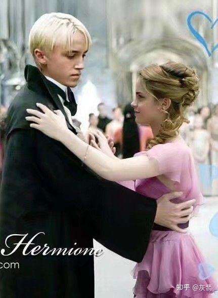 请问有没有马尔福和赫敏合照