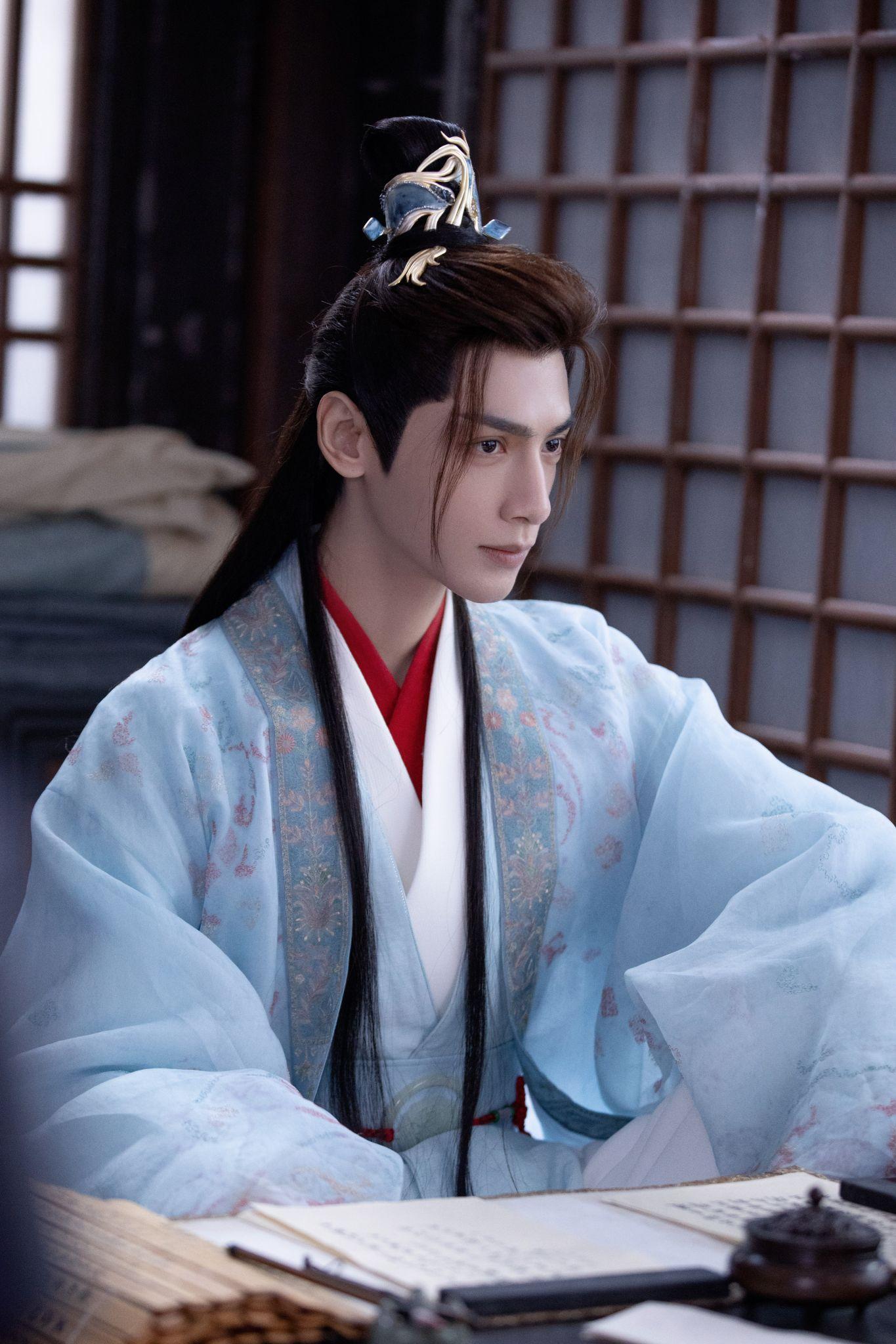 你更期待罗云熙主演的皓衣行里的楚晚宁还是长月烬明里的澹台烬