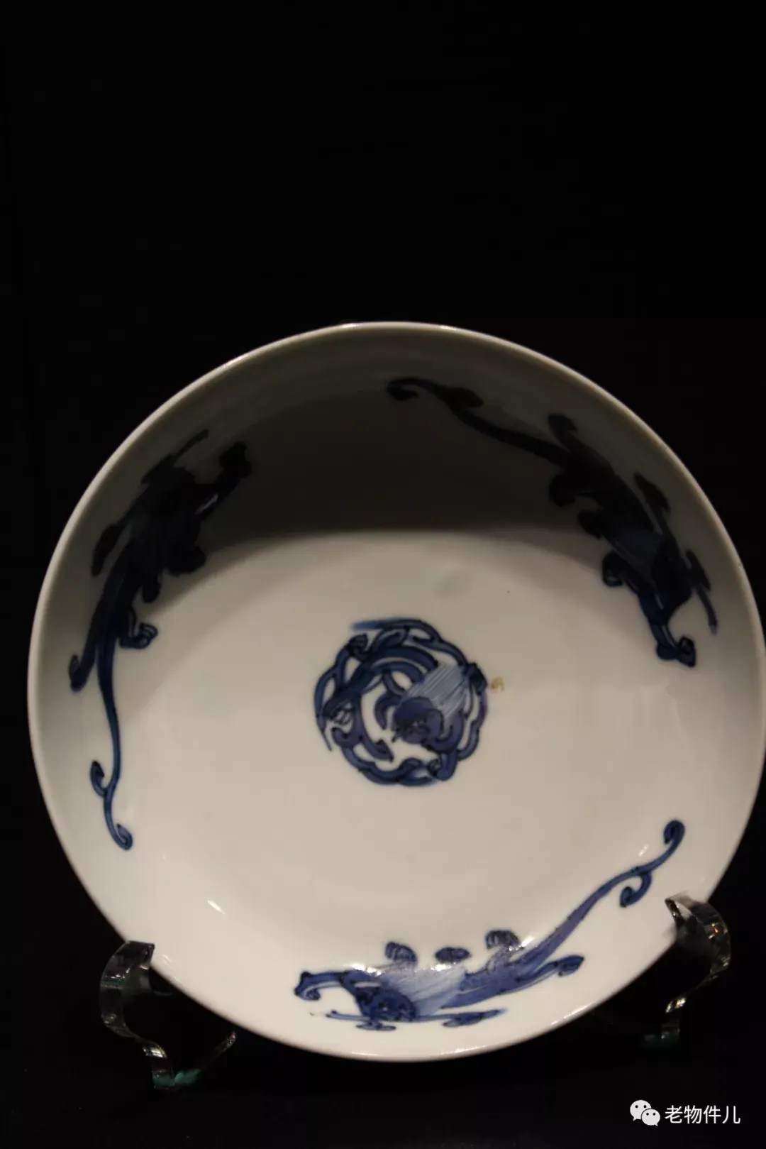 这件浇黄釉锥拱云龙纹碗是故宫博物院唯一收藏大明·隆庆时期的颜色釉