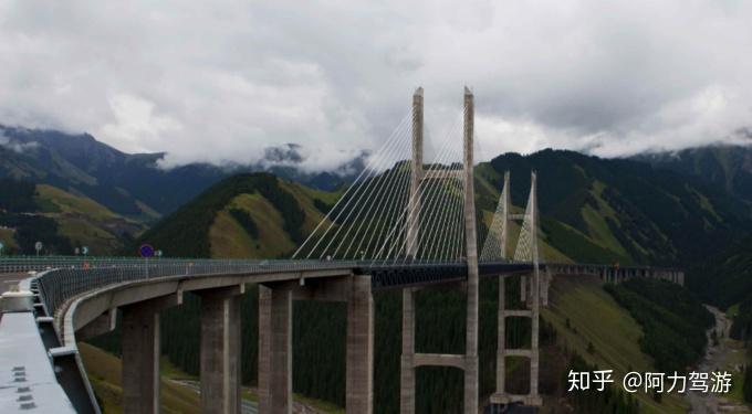 正式开启中亚丝绸之路的文化之旅,行驶于连霍高速,清伊高速到达伊宁