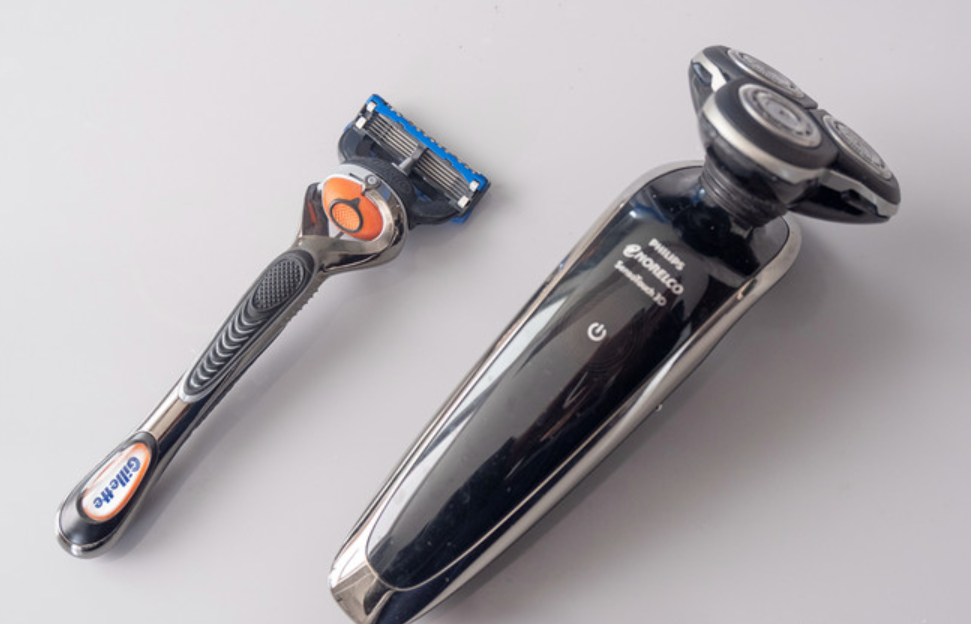 电动剃须刀怎么刮干净胡子 v2-f3ba8809c8f38d5ac920ee03e4241e40_r.jpg