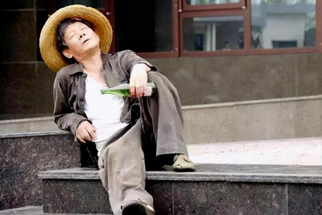 正阳门下关老爷子和破烂侯喝酒吟诗那段谁能给分析一下怎么输怎么赢的