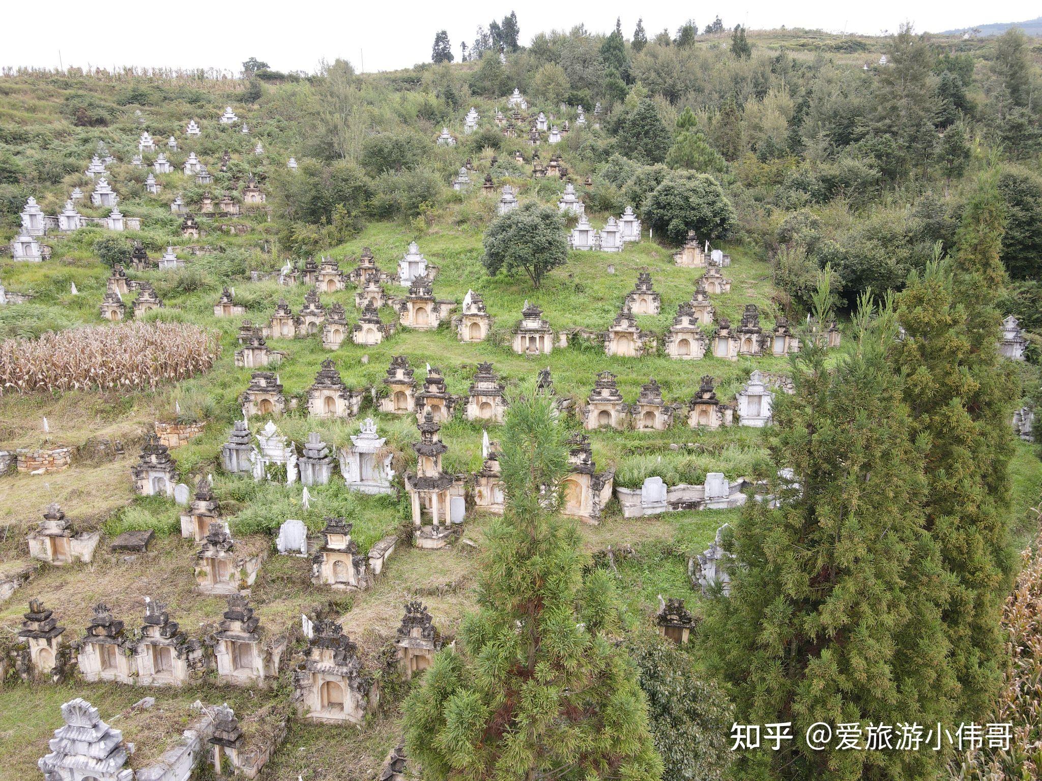 贵州大山深处发现很多墓葬群墓葬群的周围24个天眼看护