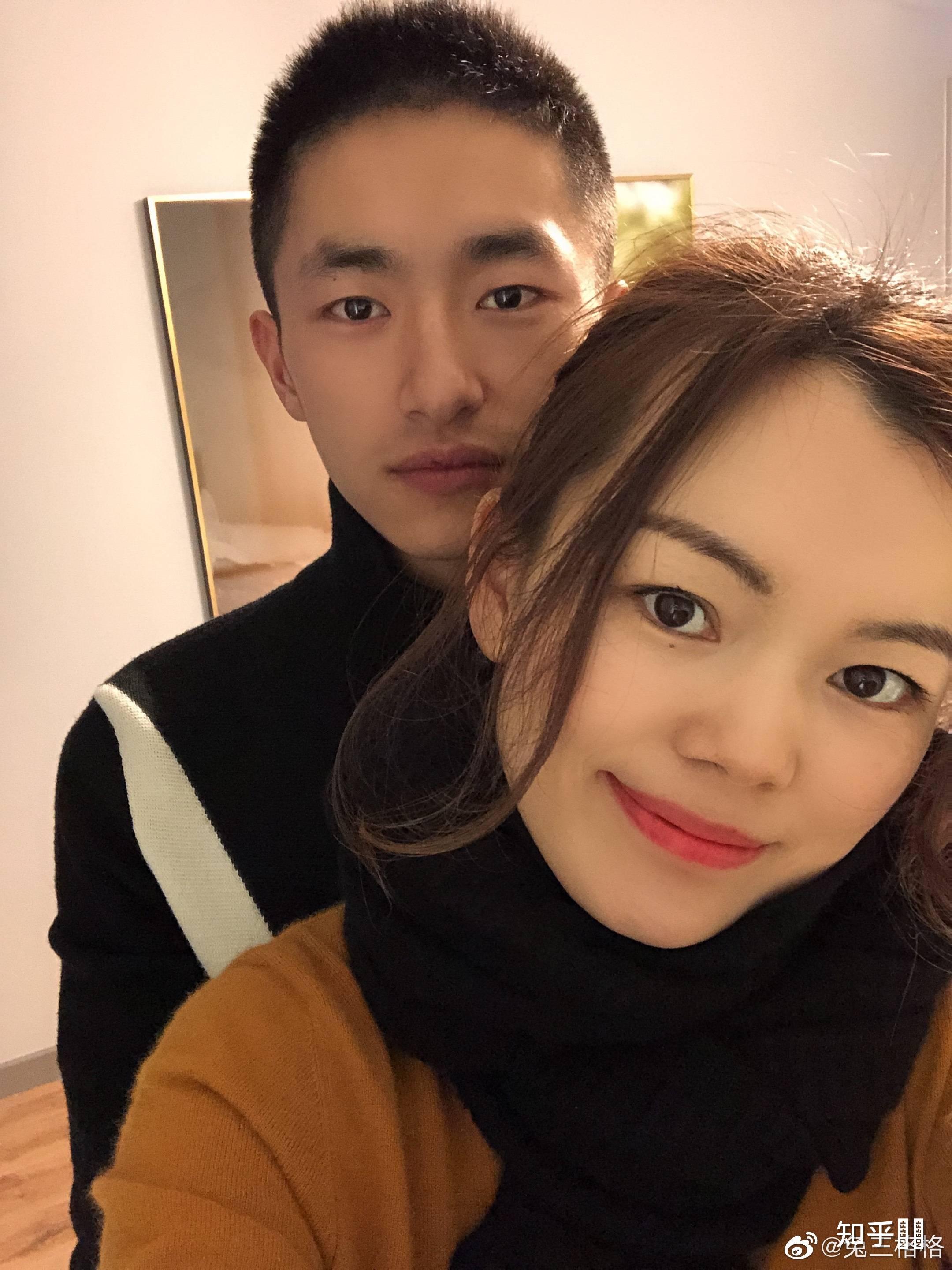 如何看待纯银v和兔三格格宣布恋情