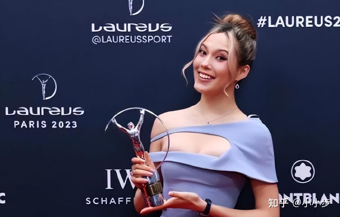 冰雪女王谷爱凌上杂志参加聚会身材傲人穿着大胆国籍明确