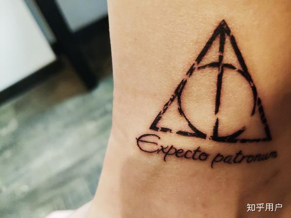 请问大家有哈利波特相关纹身吗如死亡圣器等等的