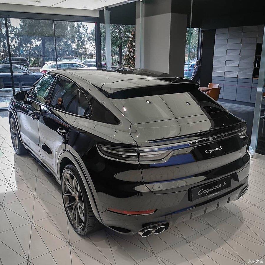 保时捷cayennescoupe海外实车时尚动感的外观却拥有狂暴的性能