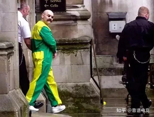 将卖画卖书的收入用于慈善事业后来他的事迹还被拍成了电影《布朗森