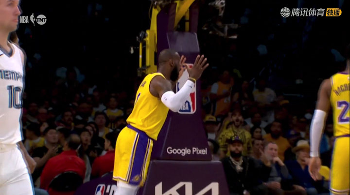 勒布朗詹姆斯走步合集——2223赛季首轮g4