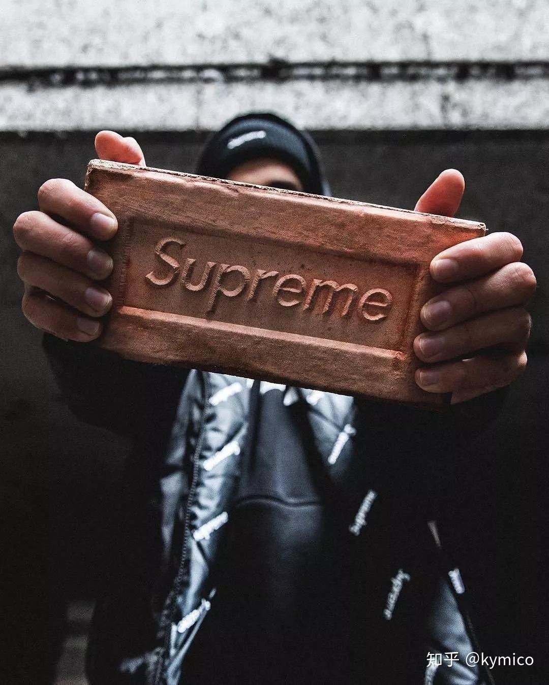 报纸也能炒出几十倍的高价带你看看supreme的疯狂世界