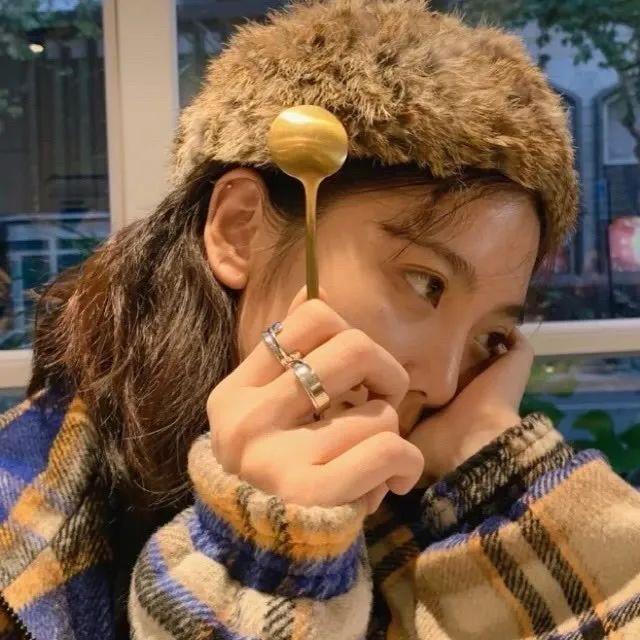 一组芳华绝代的女生头像请签收