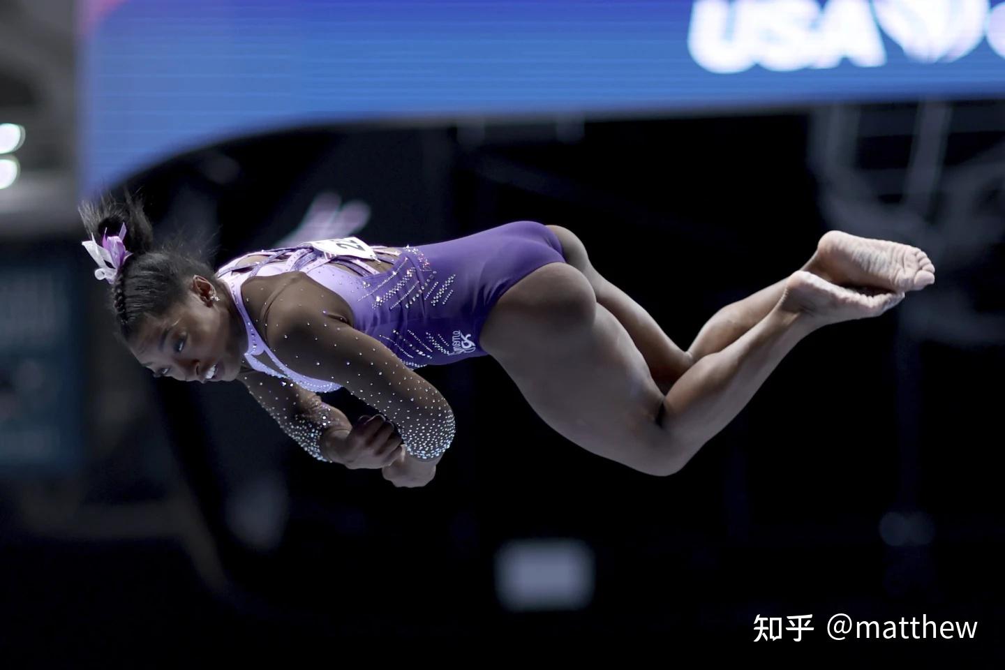 西蒙·拜尔斯在美国体操锦标赛上赢得第八个全国冠军