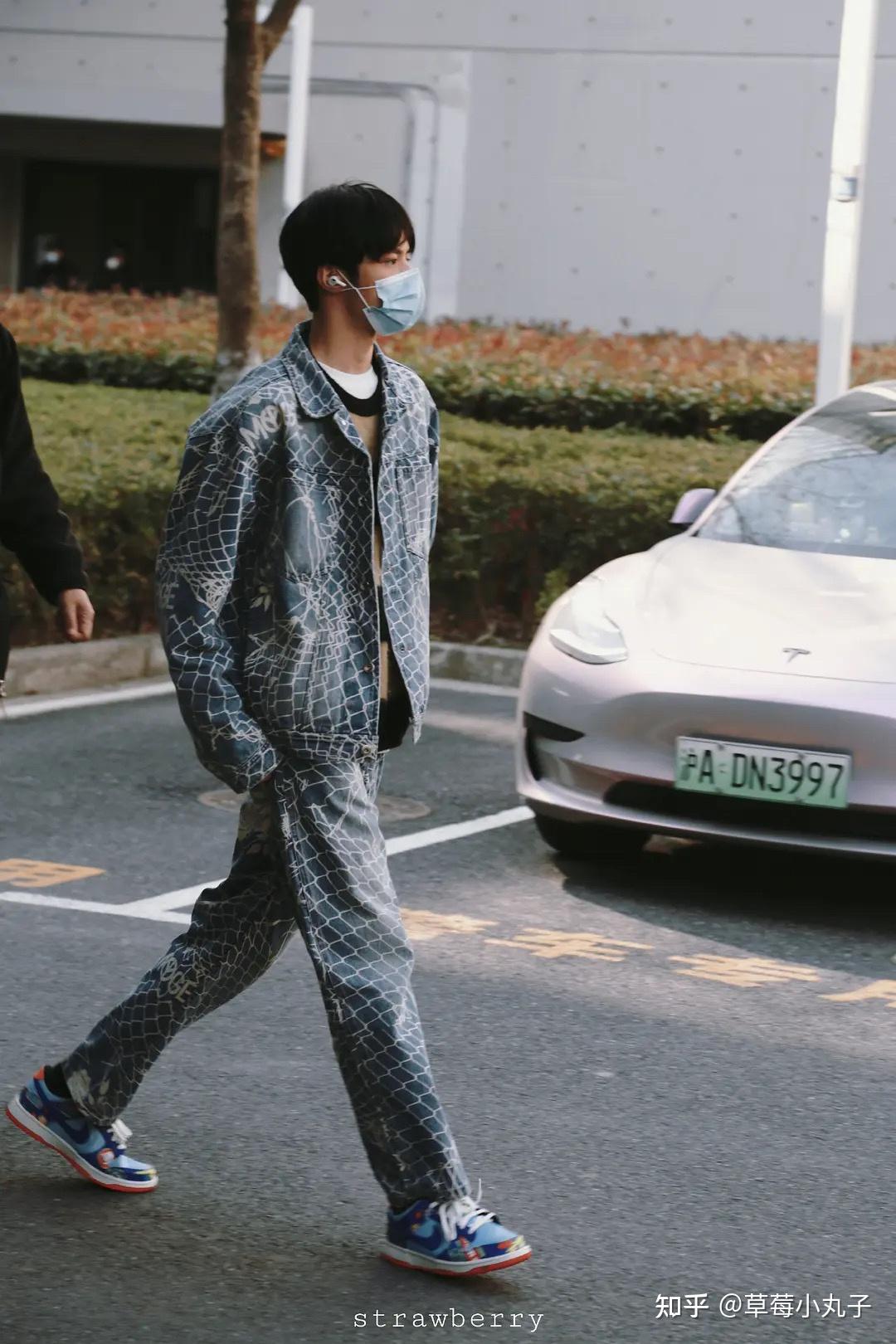 很好奇刘耀文怎么在短短的时间内长到183 的!