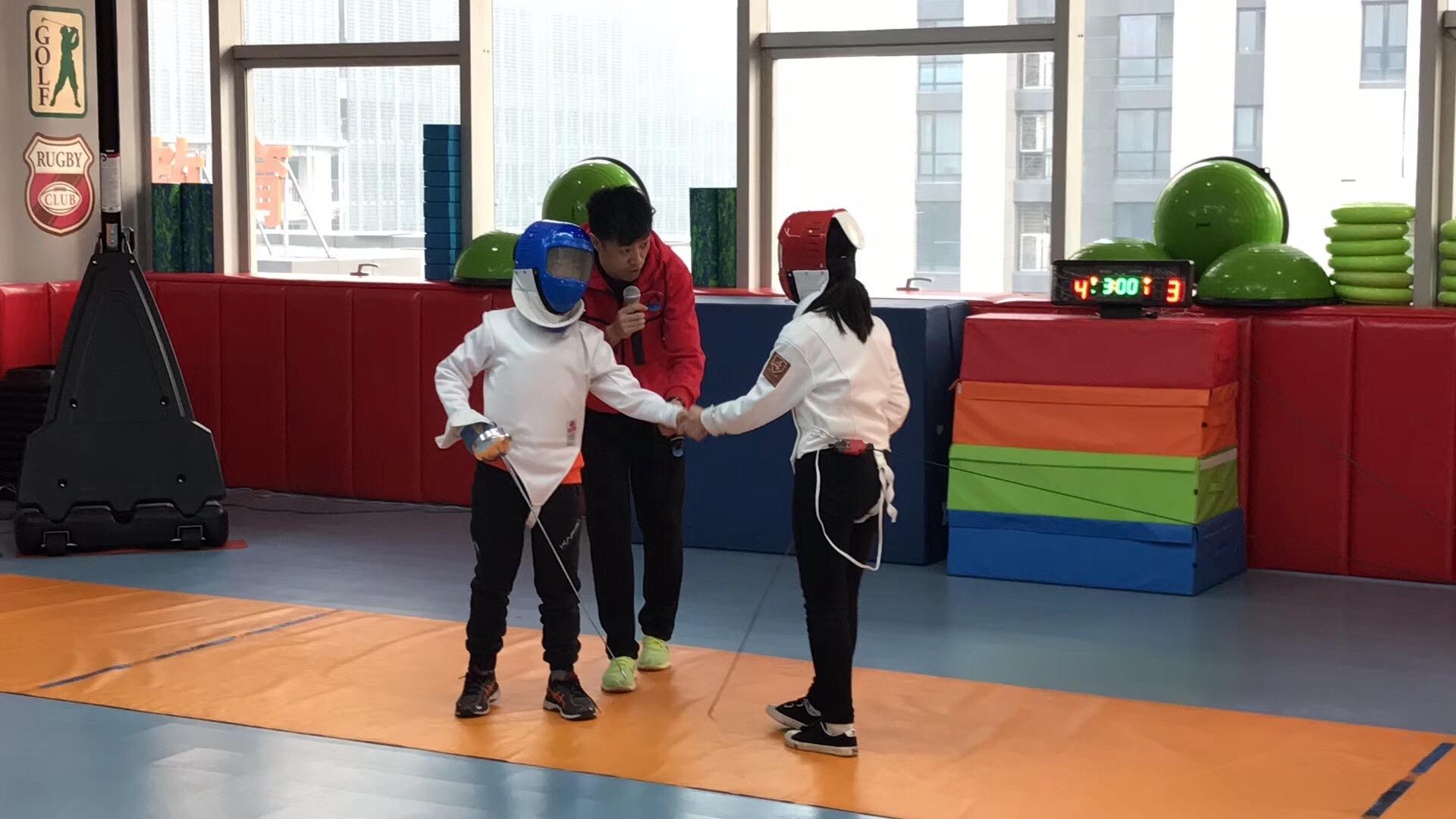 郑州酷玩童年儿童运动馆5岁15岁青少年击剑课免费体验了