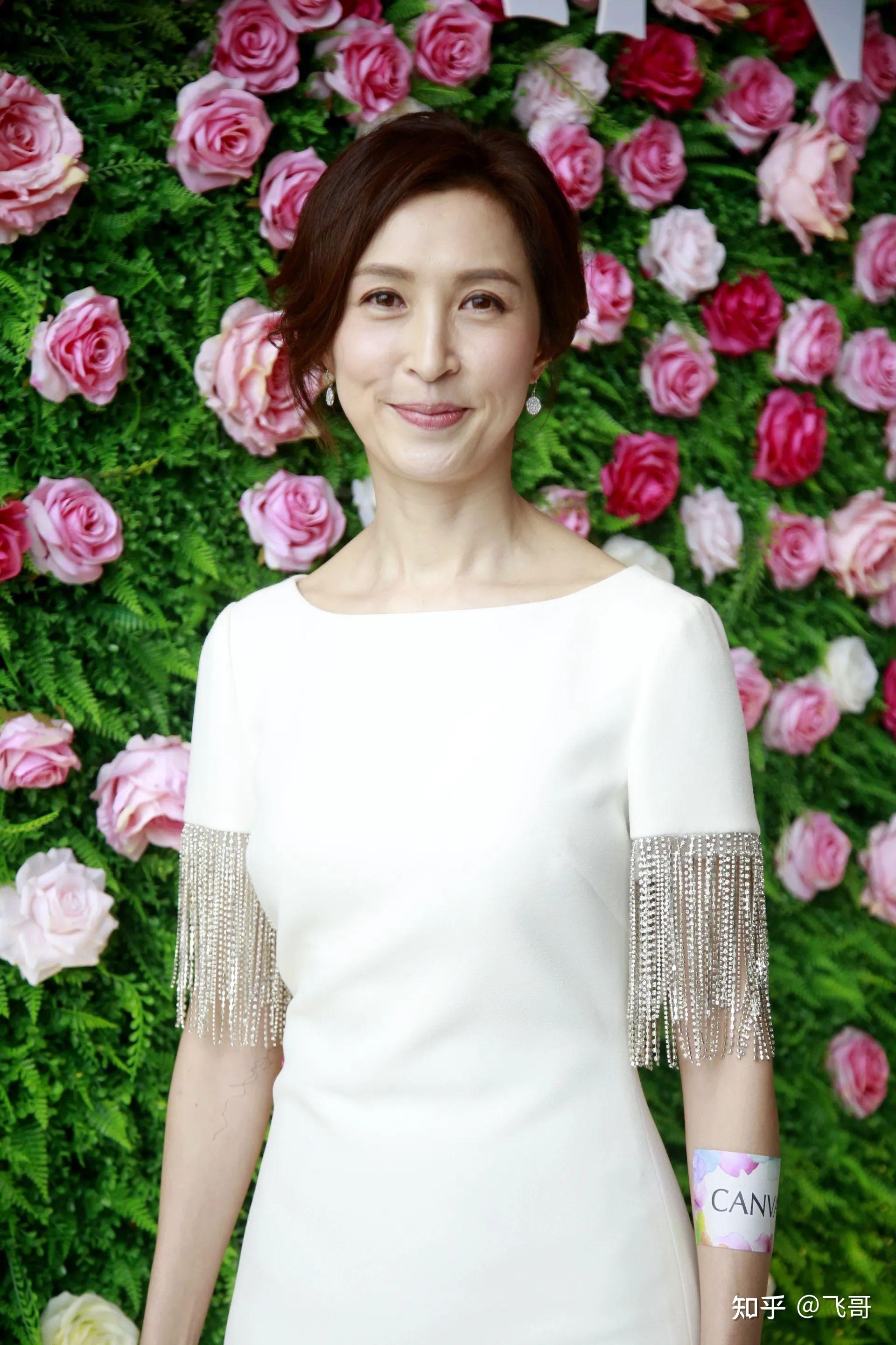 1991年23岁的郭蔼明获得香港小姐竞选冠军,现在已经55岁1990年19岁的