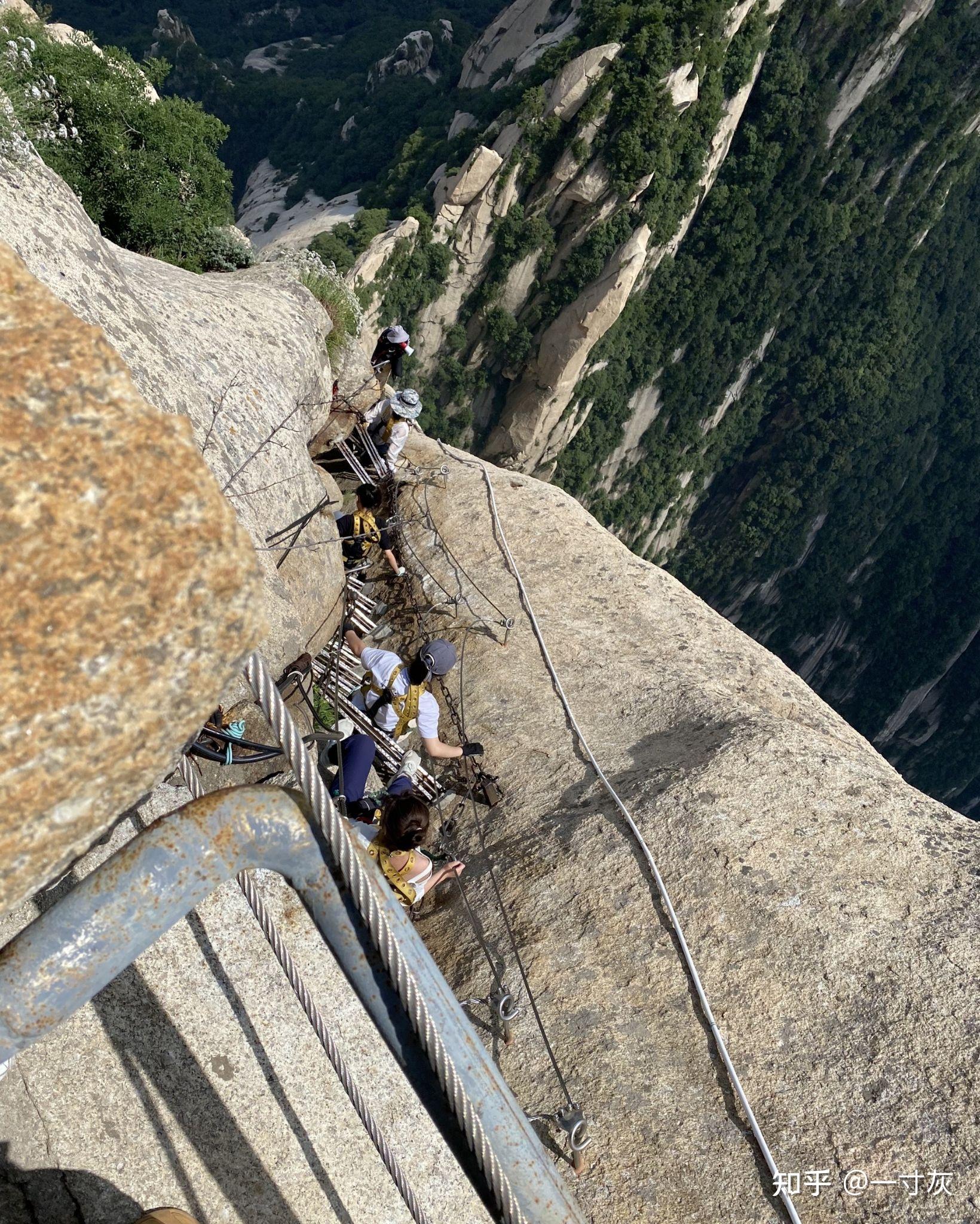 华山险黄山秀泰山图片