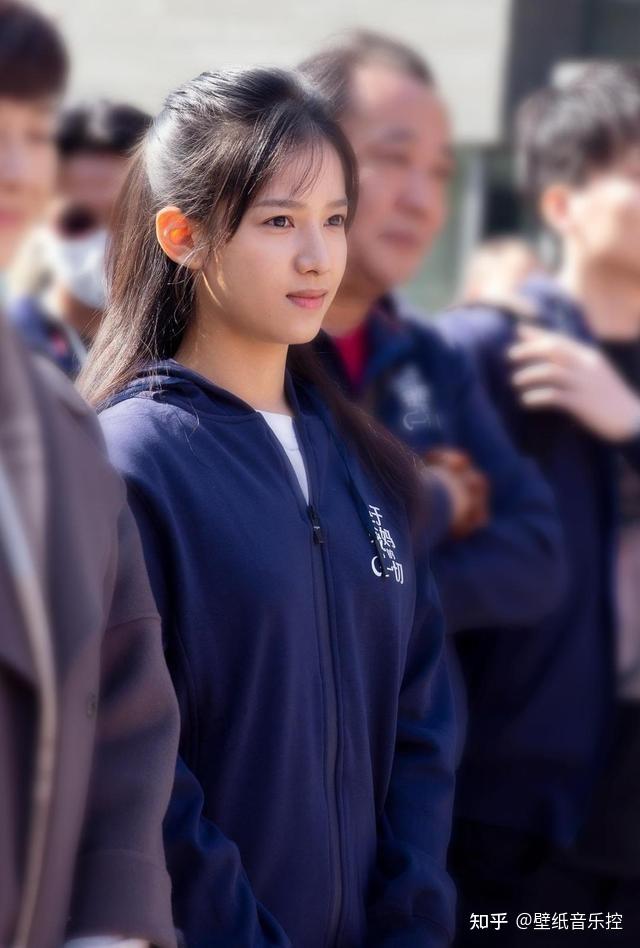 如何客观评价张婧仪的颜值?她算几分的美女?