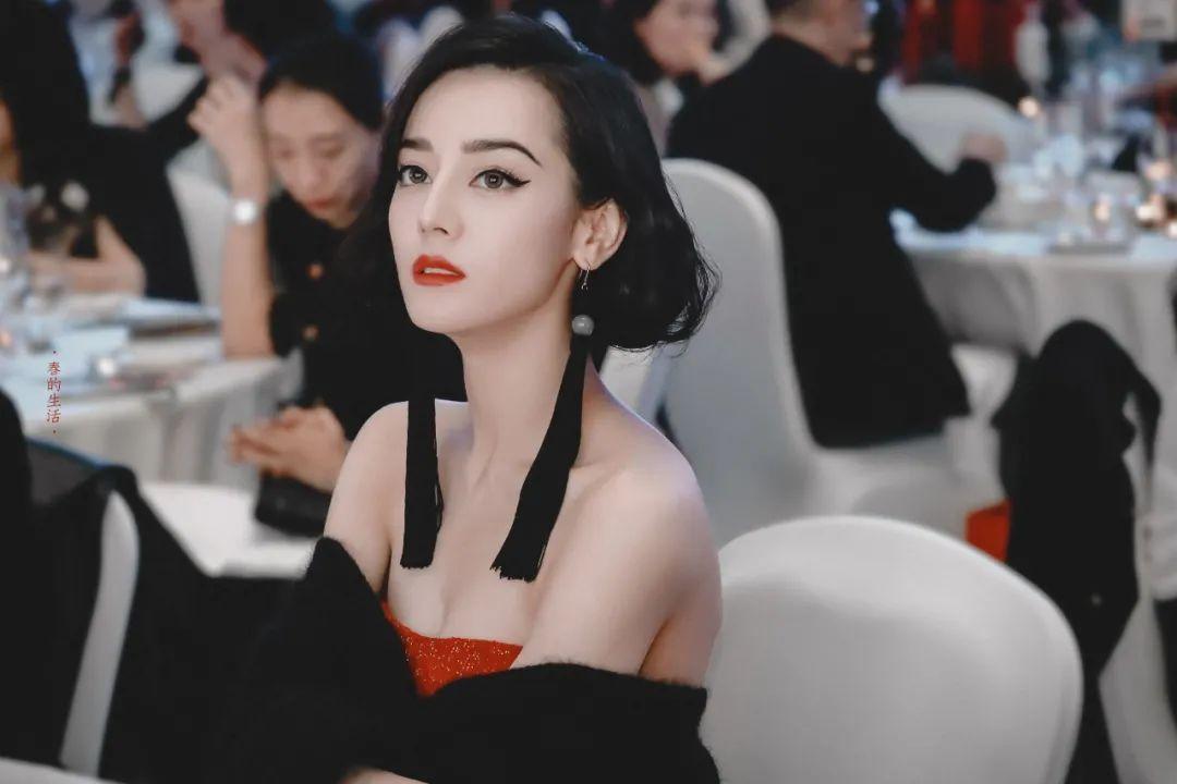 迪丽热巴壁纸随便一拍都是超美第一眼就会给你视觉上的震撼