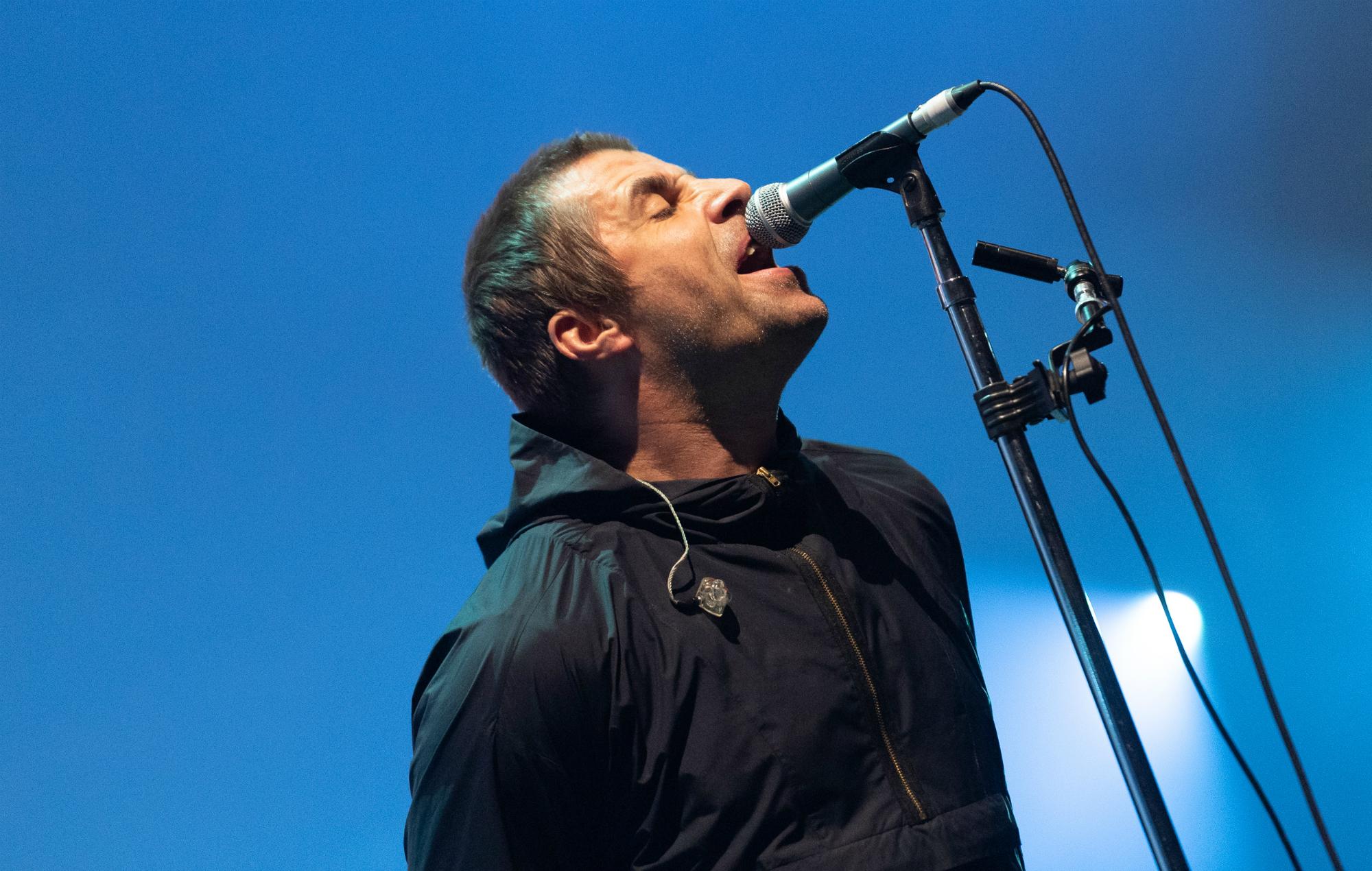 为什么听嘻哈的人会模仿嘻哈歌手穿搭听摇滚的人不会模仿摇滚乐队的穿