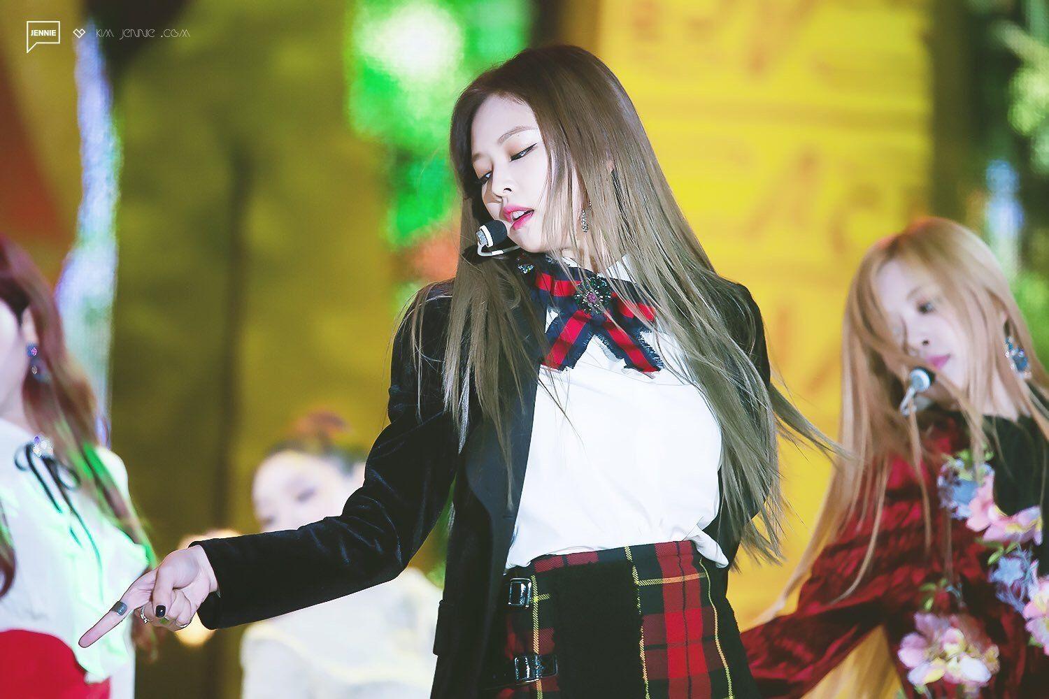 大家有可以用作电脑壁纸的jennie的美图吗? - 知乎