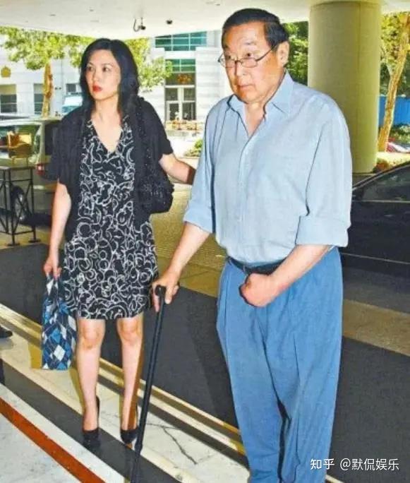 何莉莉她是豪门忍者放纵丈夫出轨42年独揽70亿家产