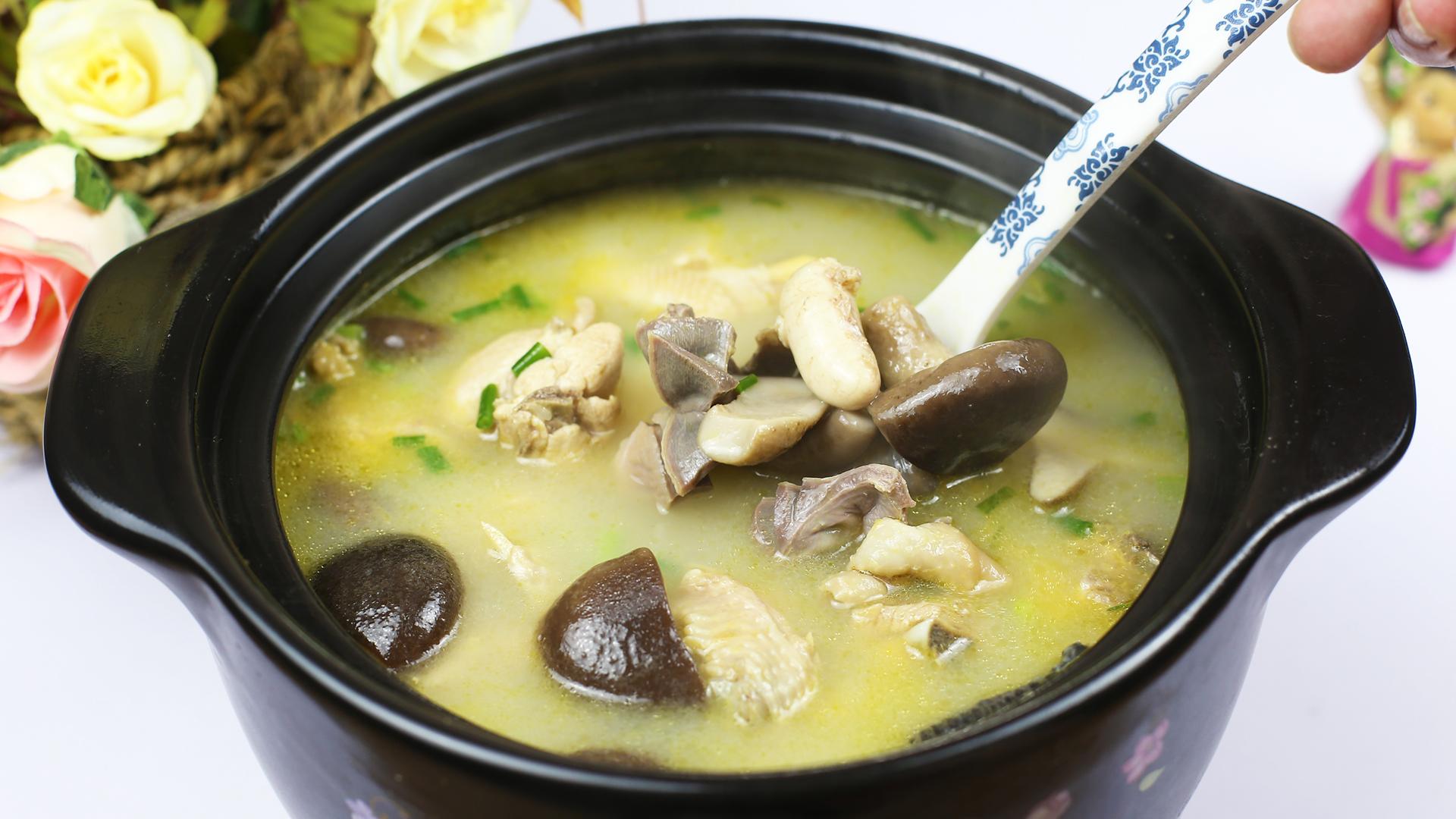 粤菜经典香菇滑鸡鸡肉软嫩多汁香气浓郁做法特别简单