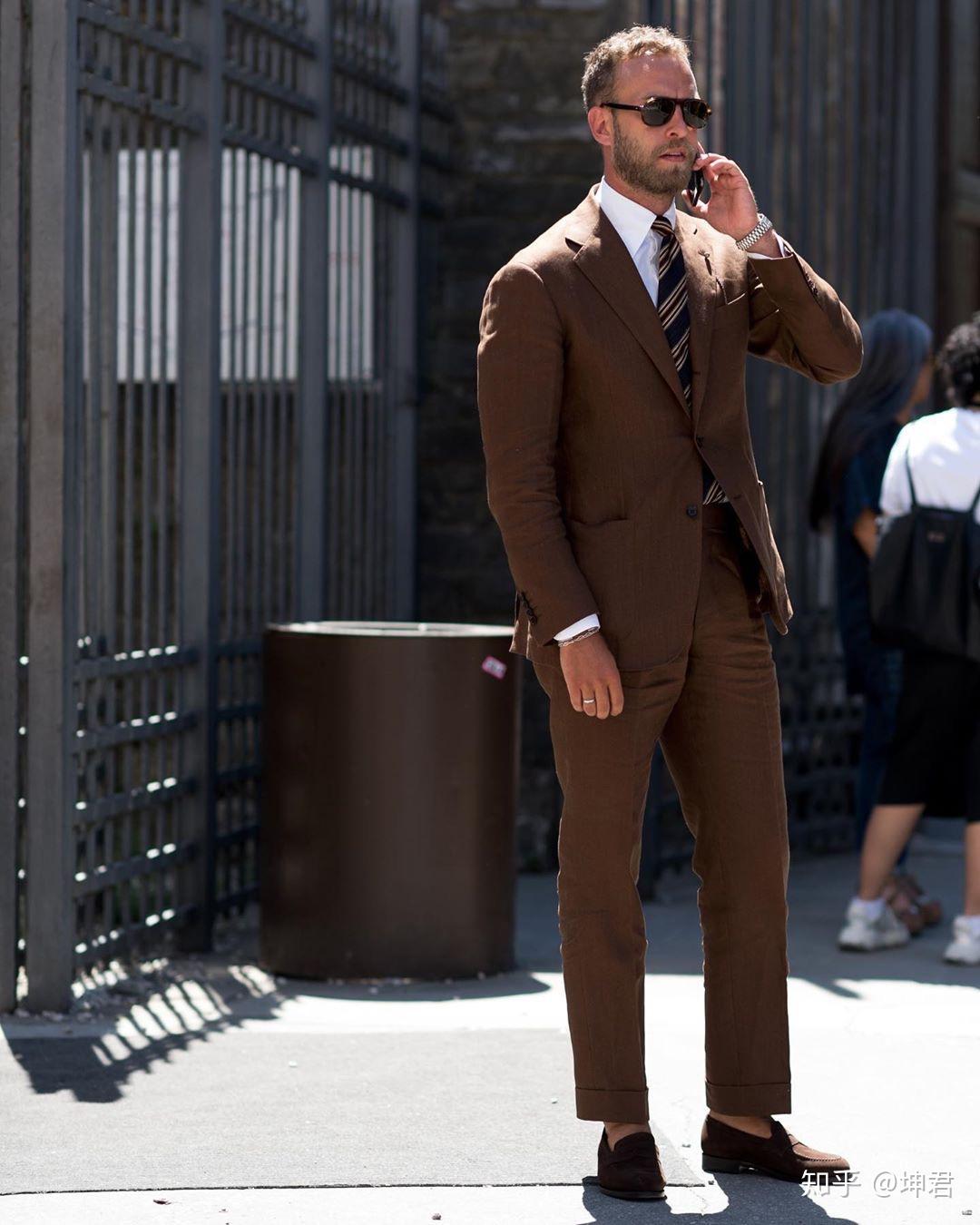 咖啡色西装怎么搭配