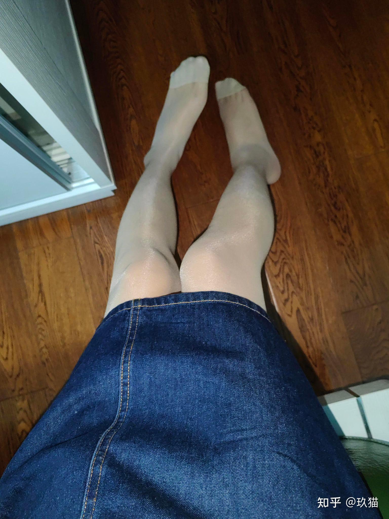 肉色丝袜怎样穿显得自然?