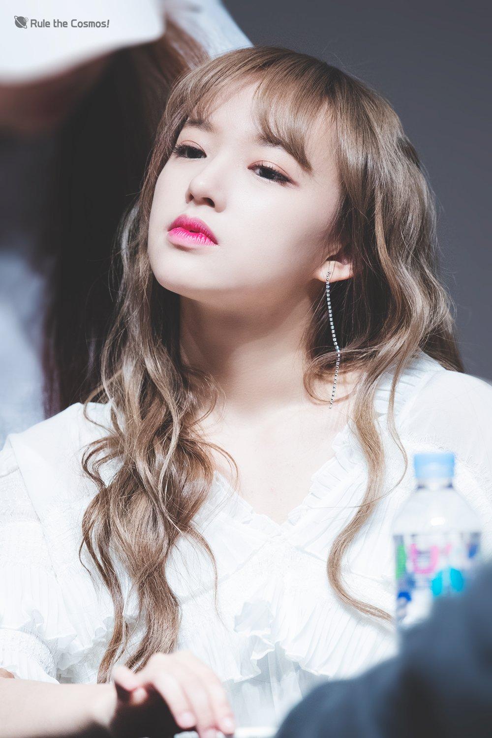 怎么评价女团宇宙少女的程潇的颜