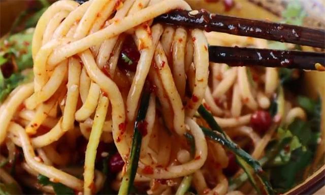 在家怎么做火鸡面好吃 v2-f5b7cc14d106d5a1df11742df1725aac_1440w.jpg?source=172ae18b