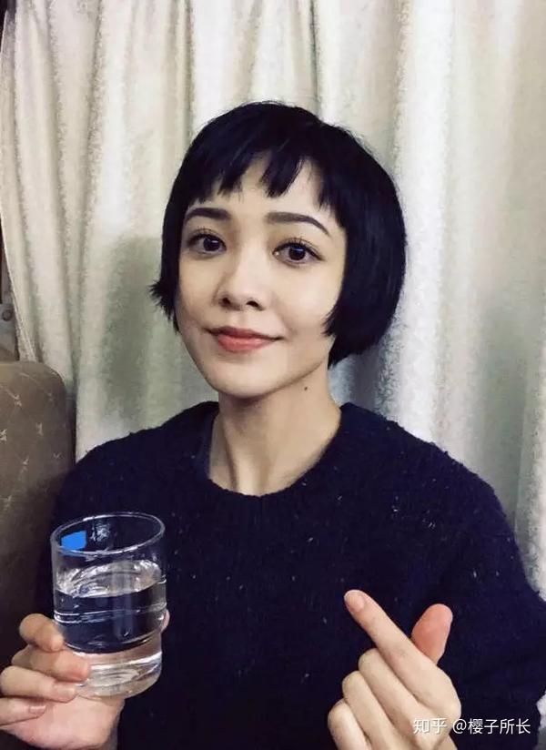 从脸型,气质来分析的话,很多女孩留长发反而没短发好