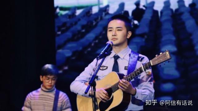 柳爽一个玩音乐的人民警察招联金融信用青年说