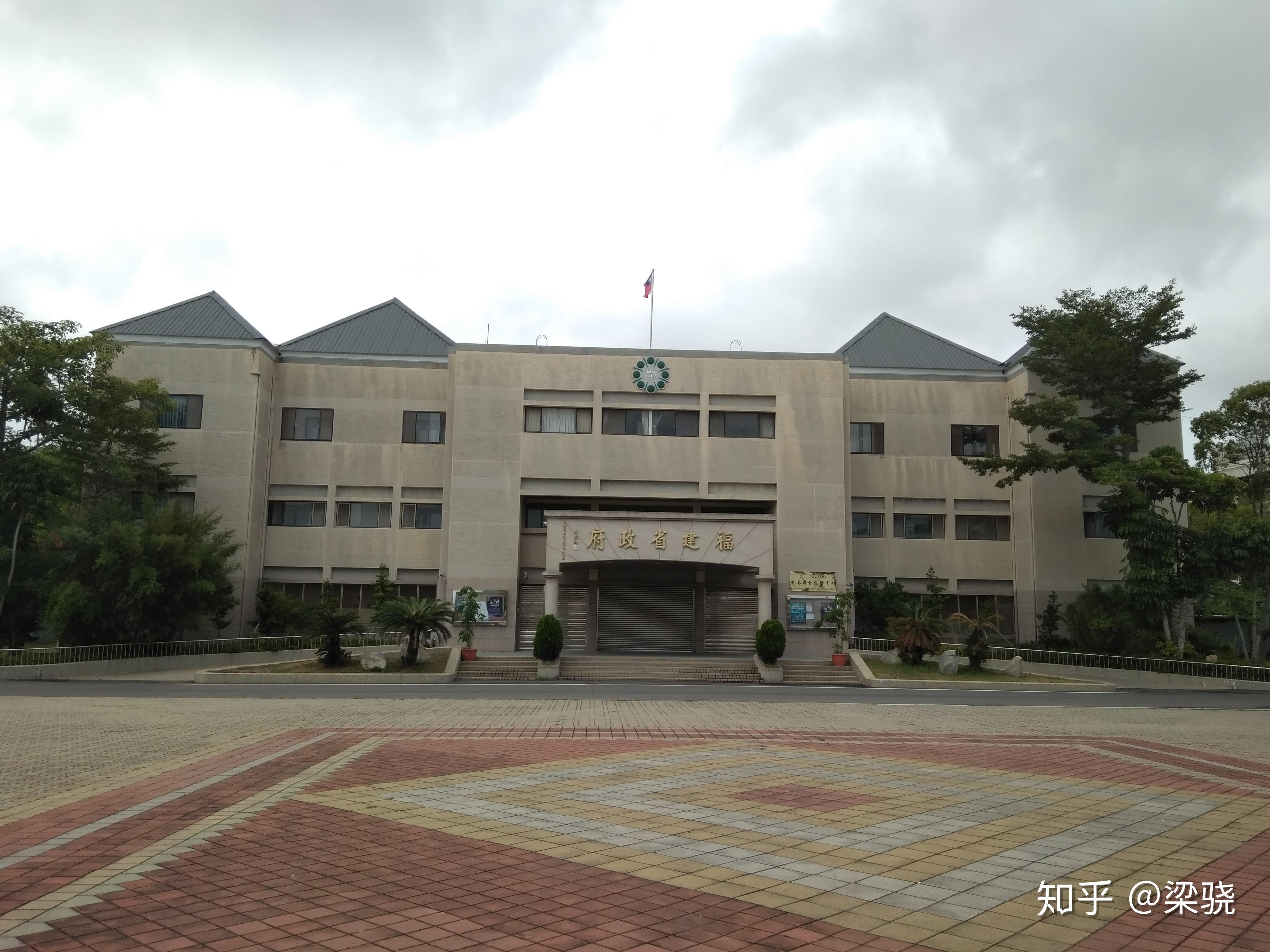 金门的福建省政府,国府迁台后法律上除了台湾省还占有着福建省,即金门